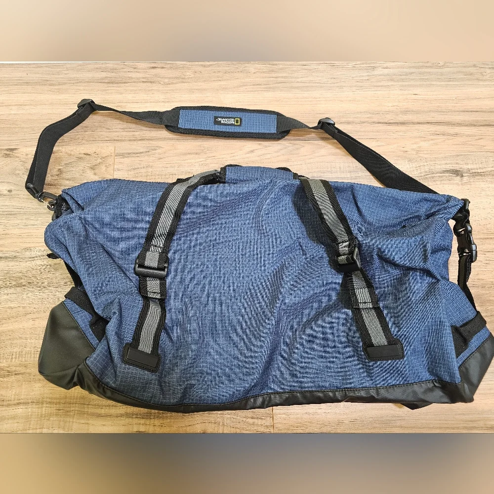 NWOT Eagle Creek National Geographic Adventure Duffel 60l Bag, Cosmic Blue